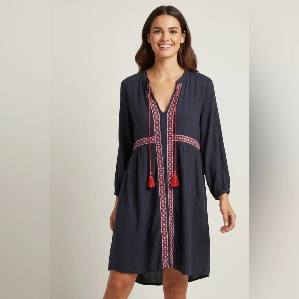 Old Navy ladies dress size medium. Tassels in front. Fully lined. Excellent cond